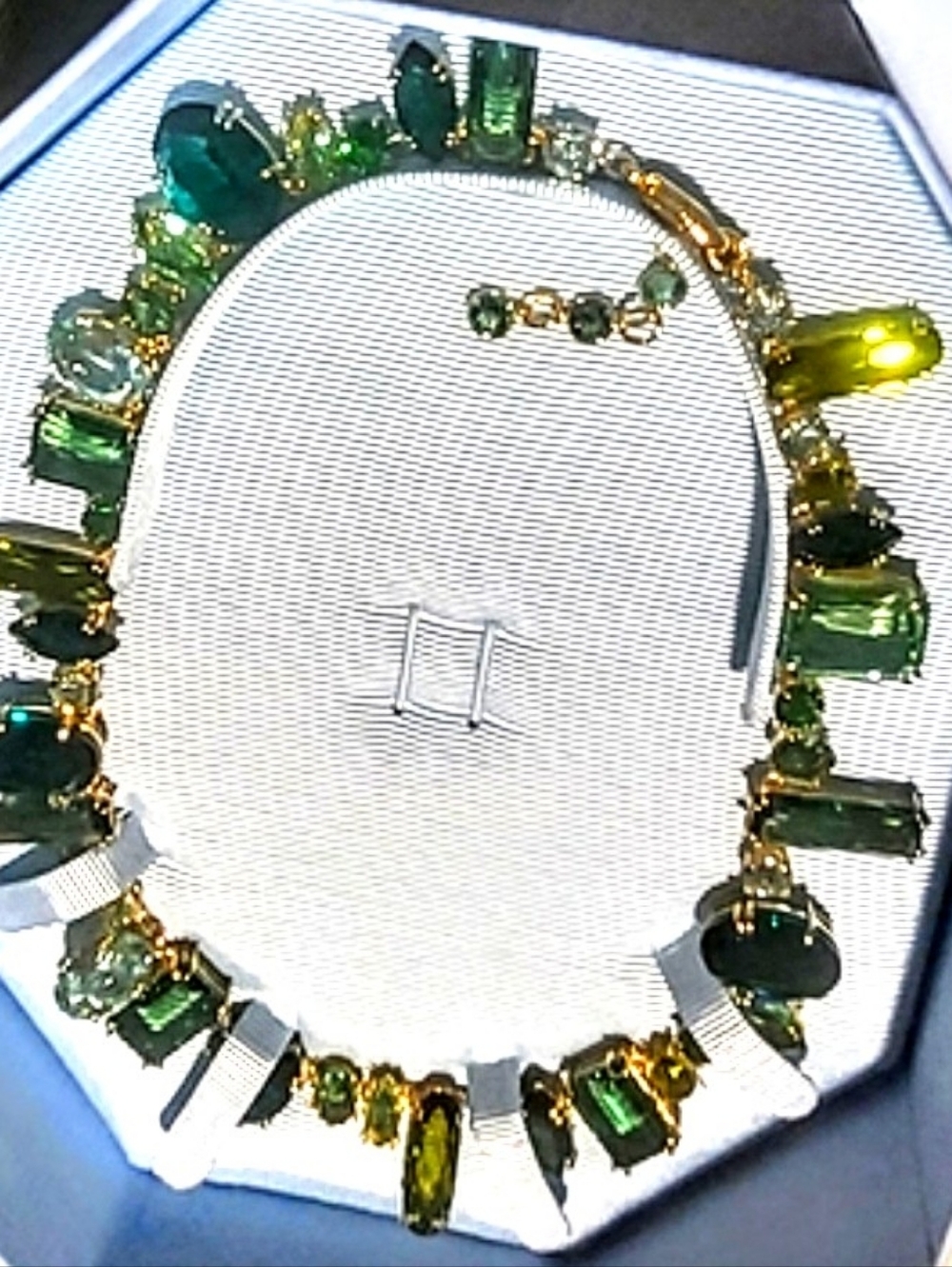 🦋NWT w box, Gema necklace Mixed cuts, Green, Gold-tone plated